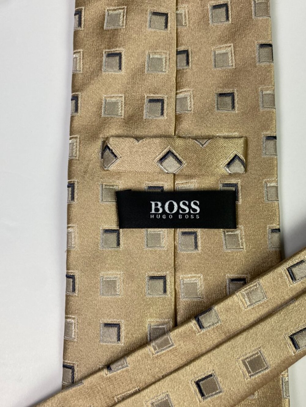 Hugo Boss Tie Gold Tan Geometric Squares Cubes Silk Italy Necktie - Picture 3 of 6